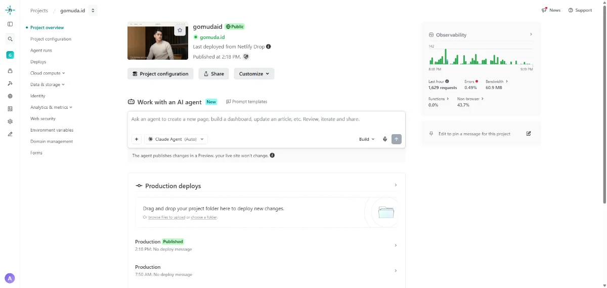 Halaman proyek gomuda.id di Netlify, menampilkan kotak drag and drop untuk menerbitkan perubahan, daftar deploy produksi, dan ringkasan trafik di sebelah kanan.